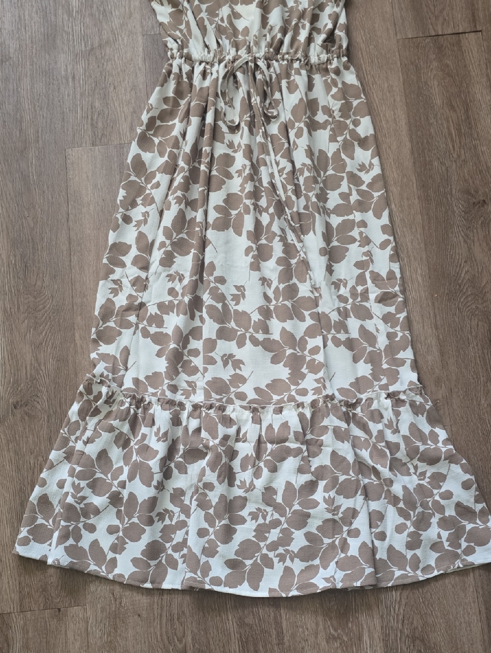 Neutral Floral Tie-Front Maxi Sundress - Picture 3 of 6